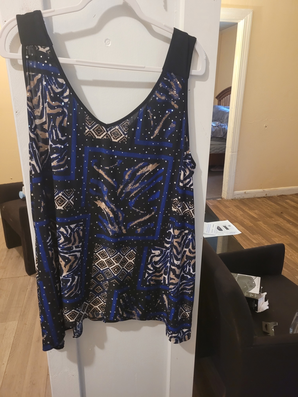 V-Neck Printed Sleeveless Tank Top in Blue & Black